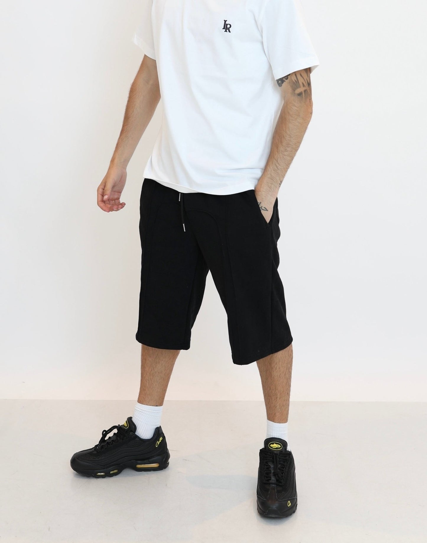 UrbanEase Shorts – Where Comfort Meets Confidence - E - moda