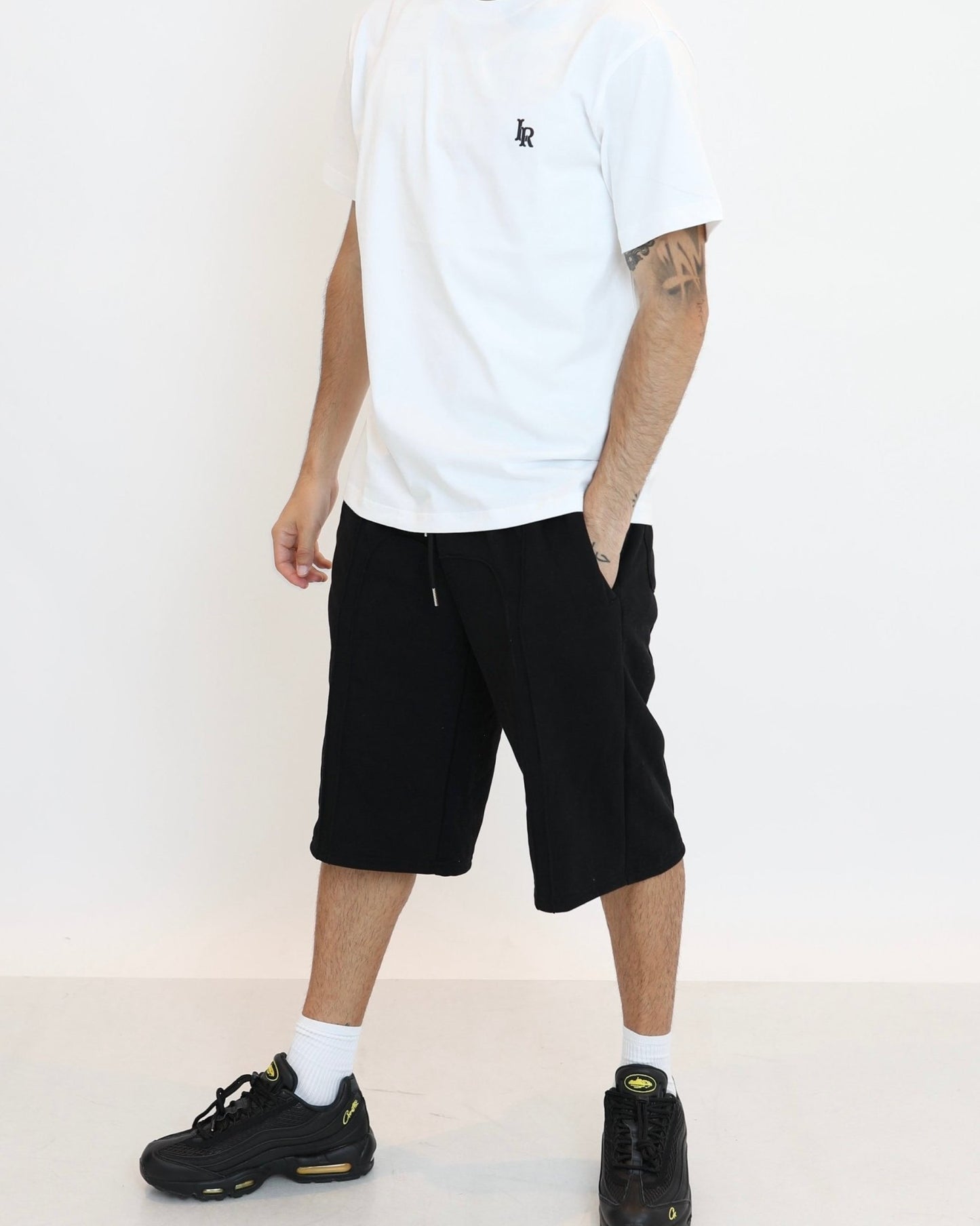 UrbanEase Shorts – Where Comfort Meets Confidence - E - moda